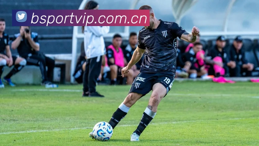 焦泊乔的成长之路：从平凡少年到璀璨明星的奋斗故事